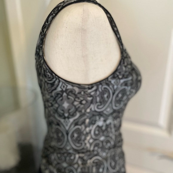 Corset style cami w geometric print - Picture 3 of 4